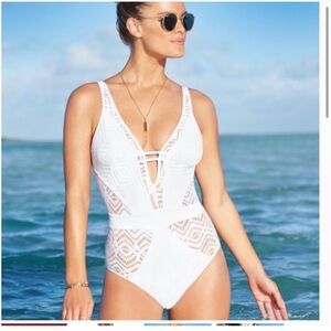 NWT BECCA BY REBECCA VIRTUE Show & Tell Plunge One Piece Swimsuit